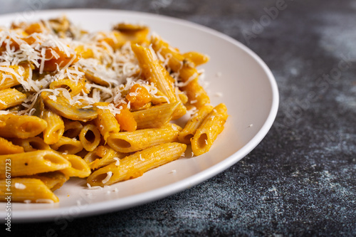 Pasta with pumpkin and mushrooms, a complete vegetarian dish. Ideal for an autumn lunch