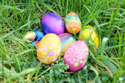 FU 2020-03-15 Ostern 180 Im Gras liegen bunte Eier