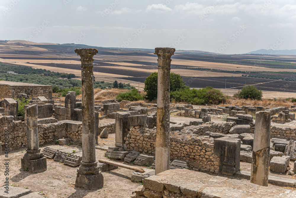 Säulen in der Ruine von Volubilis in Marokko
