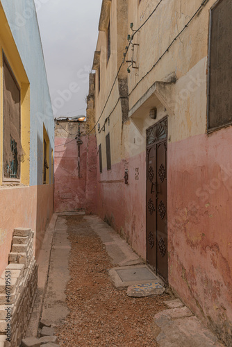 Gasse in der Medina von Meknes in Marokko
