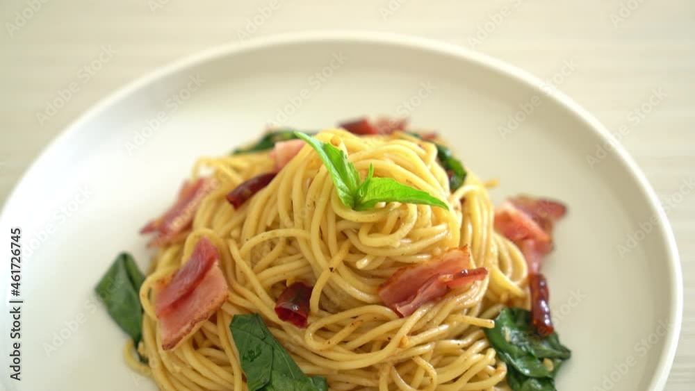Stir-Fried Spaghetti With Dried Chili And Bacon Stir-Fried Spaghetti With Dried Chili And Bacon