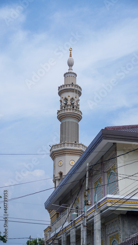 a skyscraper tower of the mosque. traditionally  it was for someone to call to prayer so can be heard from all directions.