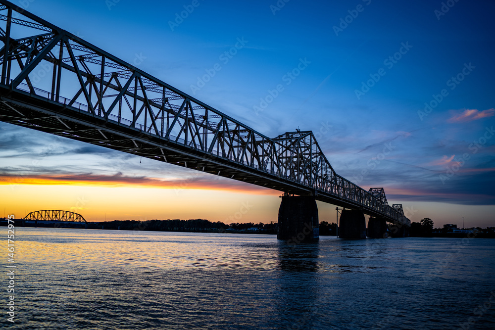 Louisville - Warf Louisville - Warf