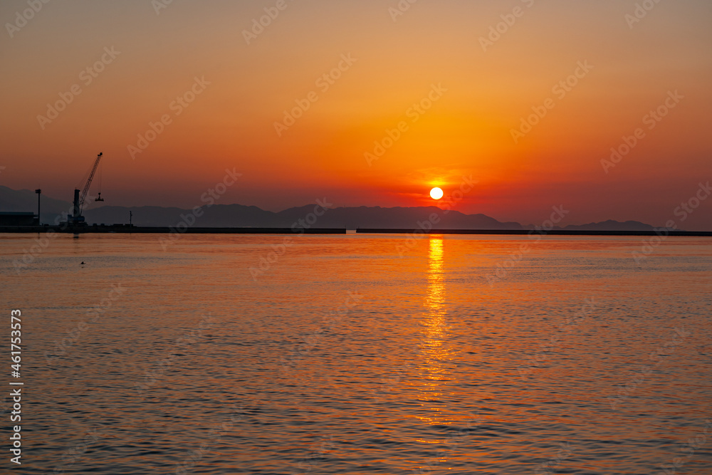 夕陽と港風景