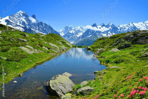 Fotografija Mountain landscape reflected on the surface of the lake