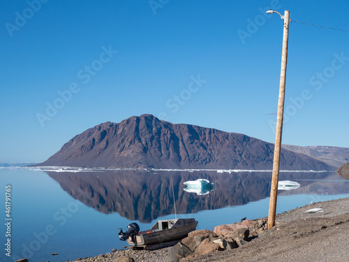 Wallpaper Mural photos of mountains, sea ice, glaciers and oceans from the Canadian arctic Torontodigital.ca
