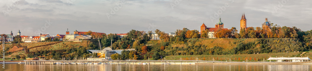 Obraz na płótnie panoramic view of the boulevard and old town in Płock w salonie