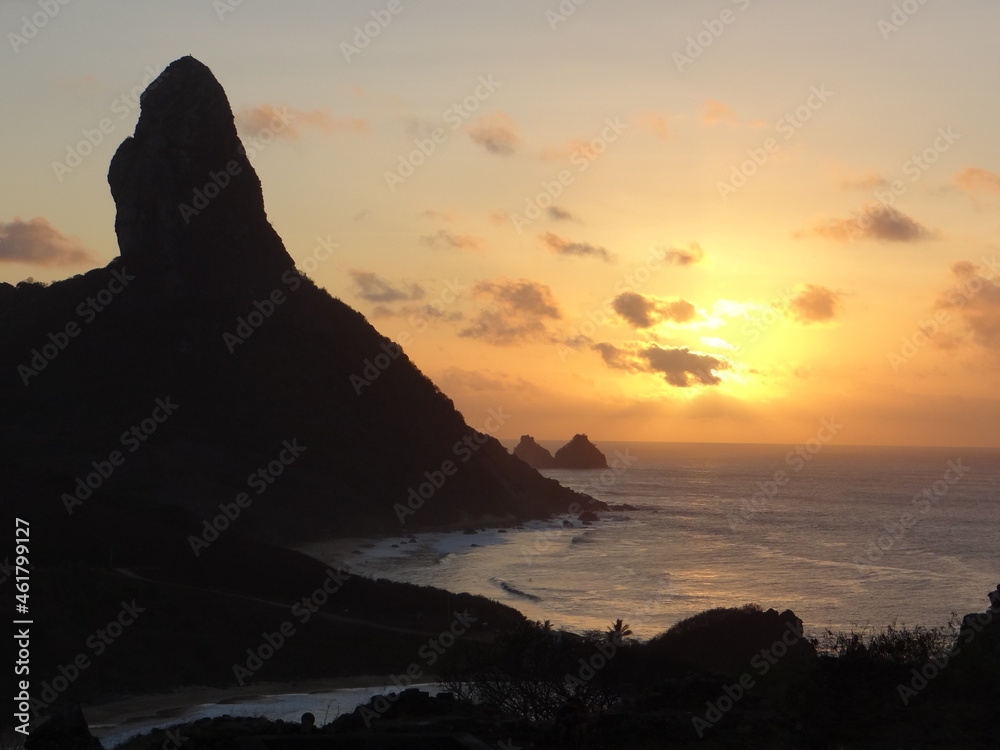 Fernando de Noronha praia e morro dois irmãos