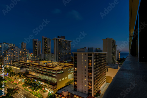 Vue de la ville d'Honolulu de nuit