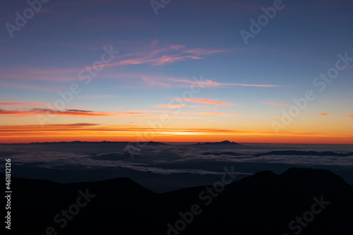 夜明けの燕山荘展望台からの眺め © yuuki