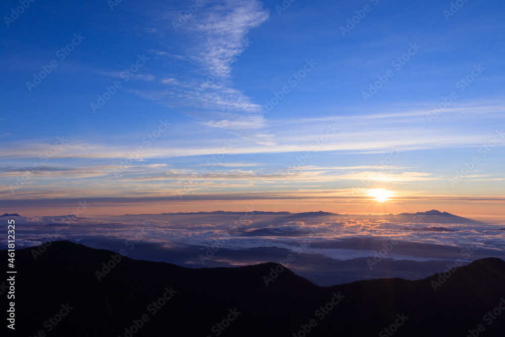 燕岳から望む日の出