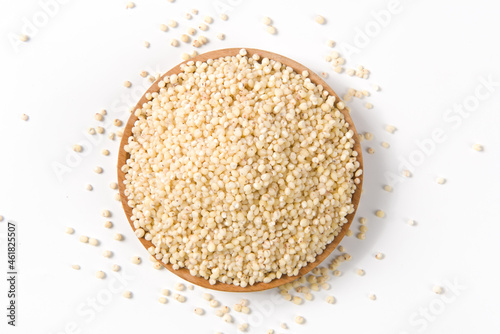 Foto grain sorghum seed rice  in a plate isolated on white background
