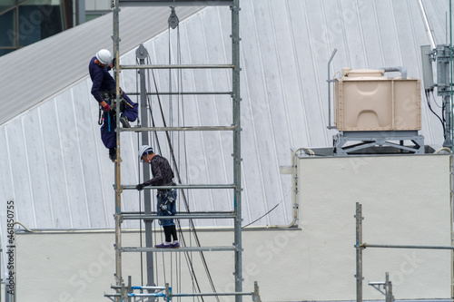 фотографія 建設現場で足場を組む鳶職人　とび職人　Akasaka Minato city tokyo, Japan 2021-10-07
