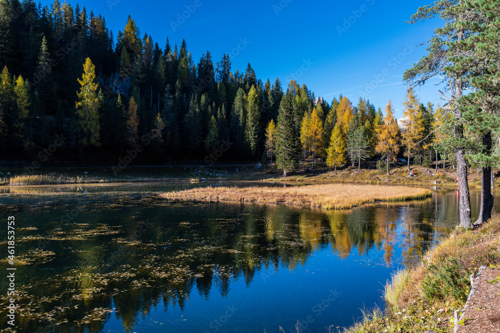 Obraz premium Autumn colors on the lake of Antorno. Magical glimpses of the Dolomites. Three peaks of Lavaredo