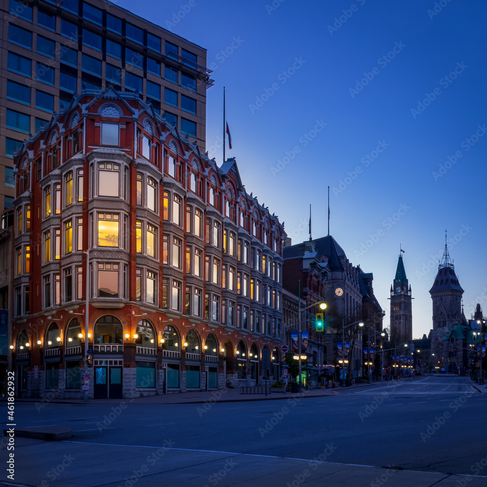 Naklejka premium central building at the corner of Elgin and Queen Streets in Ottawa.