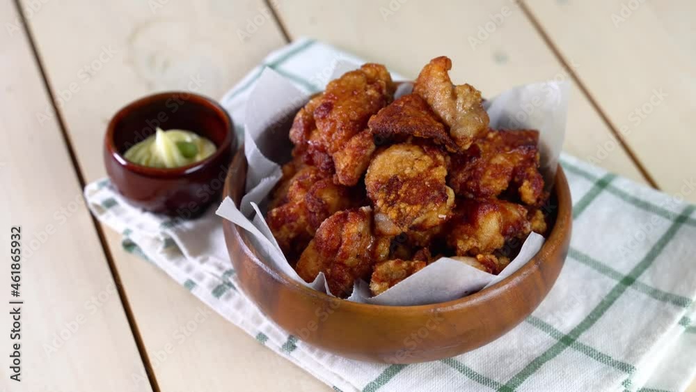 chicken karaage with Japanese wasabi mayo dipping sauce Stock ビデオ