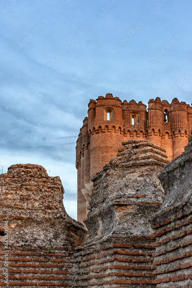 muralla y torre castillo de coca