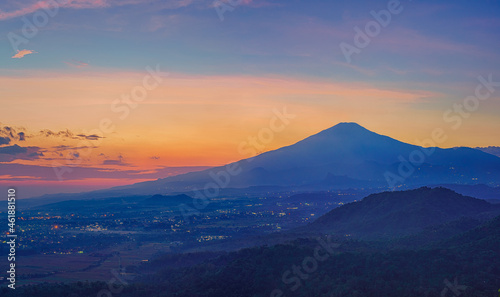 sunrise over the mountain © Arakatak