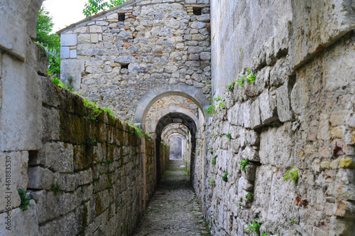 Fototapeta Naklejka Na Ścianę i Meble -  La via di pietra del Monastero, della Abbazia San Liberatore a Majella