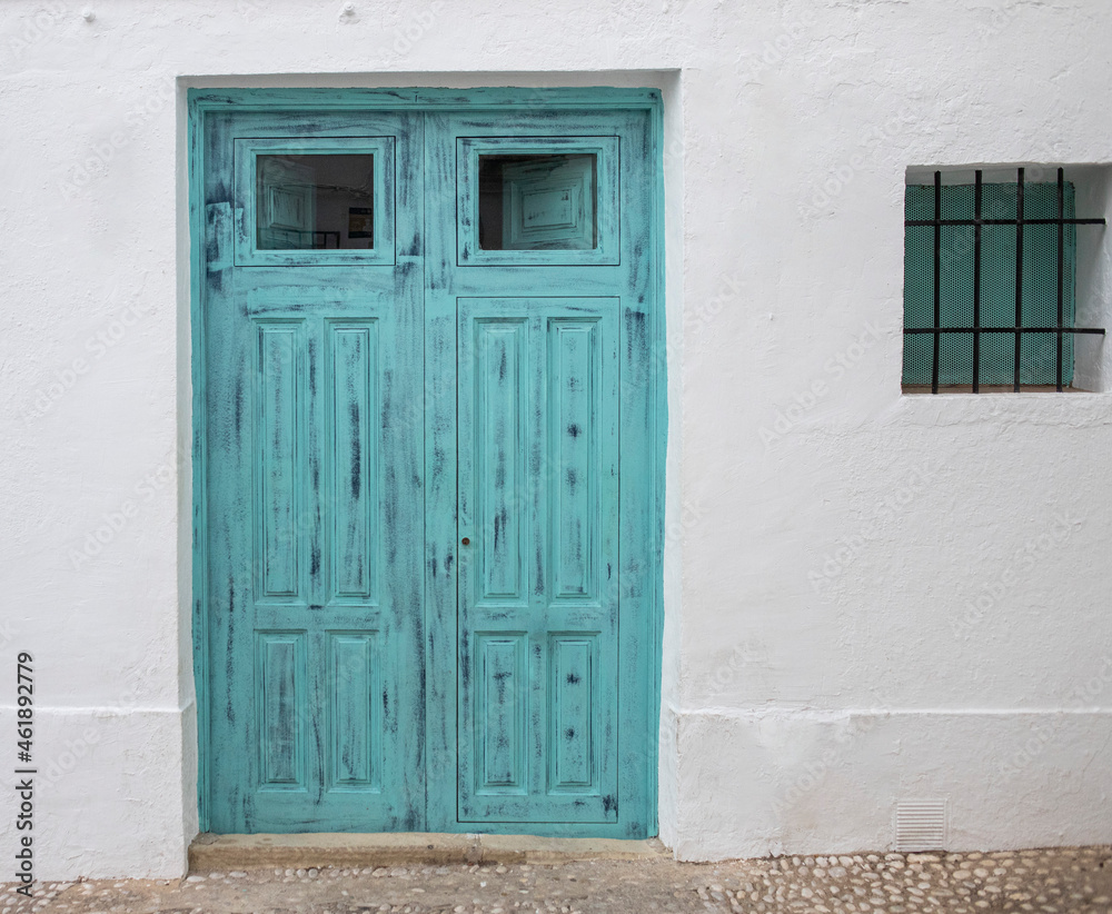 Puerta antigua azul turquesa