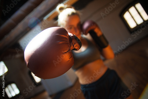 Schilderij op canvas Young sportswoman at boxing training session