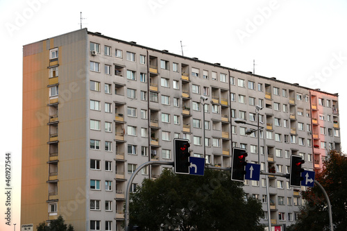 Stare komunistyczne wieżowce bloki z wielkiej płyty w europie wschodniej