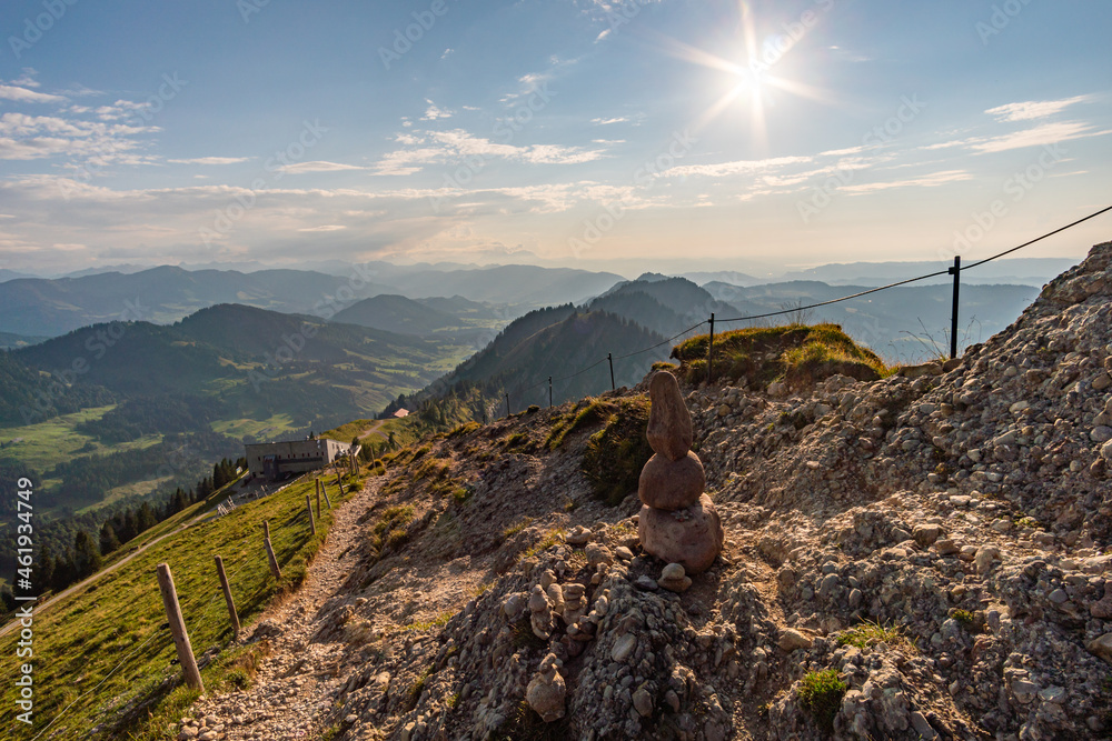 Obraz premium Sunset hike to the Hochgrat on the Nagelfluhkette near Oberstaufen