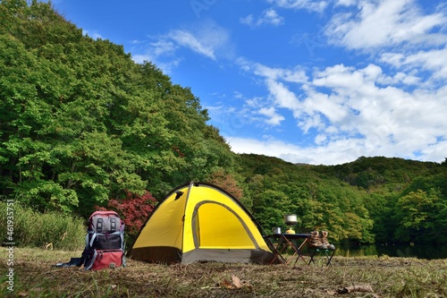 紅葉の湖畔・ソロキャンプ