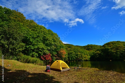 紅葉の湖畔・ソロキャンプ