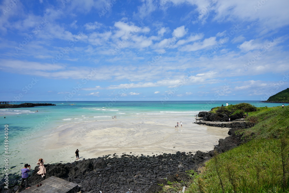 a wonderful shoaling beach with clear water, scenery around hamdeok beach
a wonderful shoaling beach with clear water, scenery around hamdeok beach