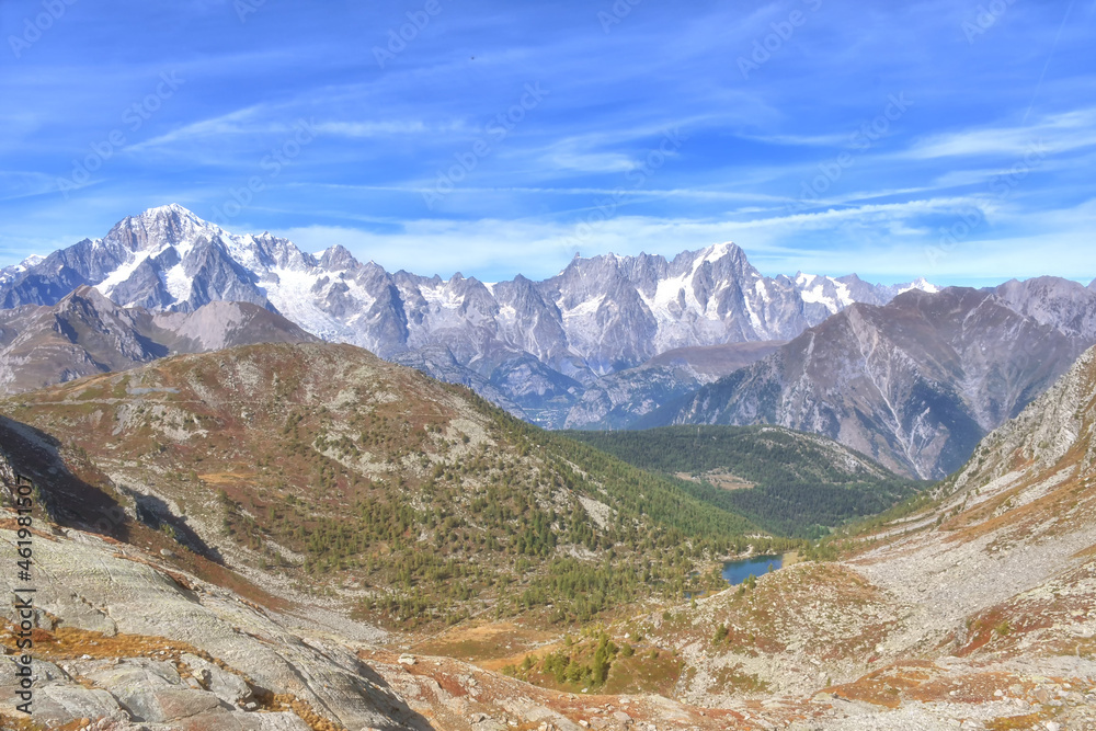 Fototapeta premium View of Mont Blanc and the Grand Jorasses