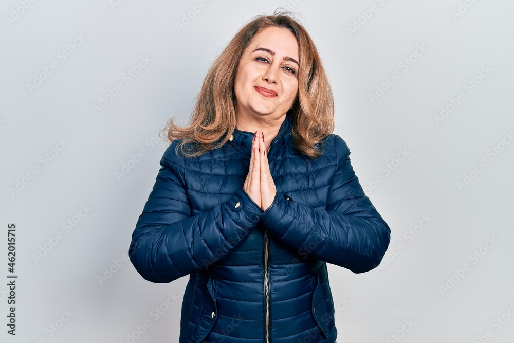 Middle age caucasian woman wearing casual clothes praying with hands together asking for forgiveness smiling confident. Middle age caucasian woman wearing casual clothes praying with hands together asking for forgiveness smiling confident.