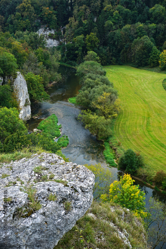 Naturpark Obere Donau; Blick ins Donautal bei Inzigkofen; Baden Württemberg, Deutschland Naturpark Obere Donau; Blick ins Donautal bei Inzigkofen; Baden Württemberg, Deutschland