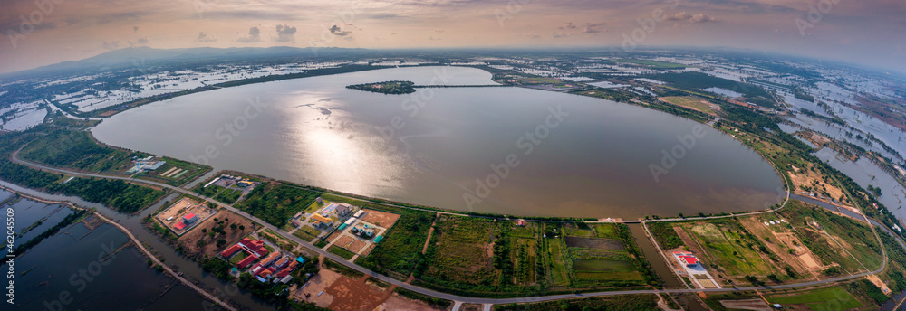 Φωτογραφία Aerial top view of Heart shaped island (The Holy Heart Land Talayluang) at daytime in Thung Talayluang in Sukhothai,Thailand