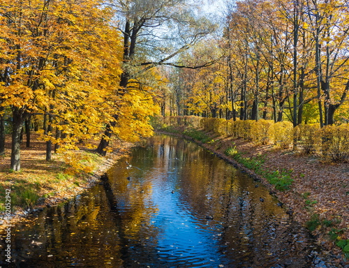 Parks of St. Petersburg. Golden autumn. Russia. © tvorecxtra