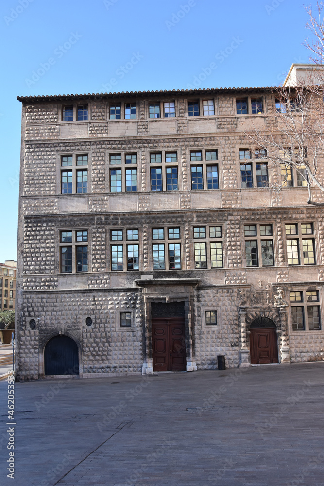 visit of the monuments of Marseille, basket district