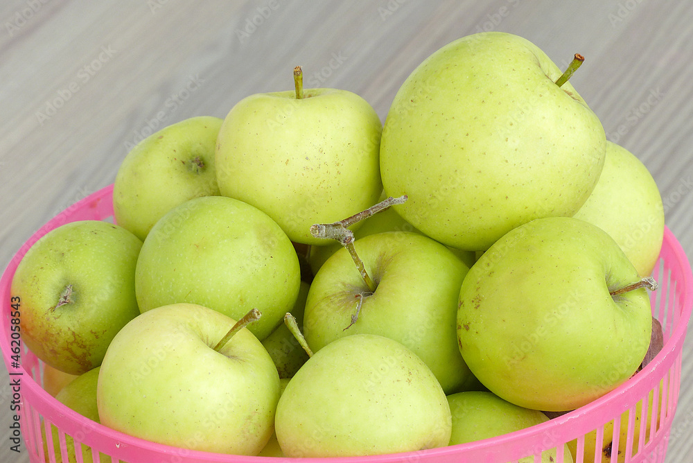 ripe yellow apples in a basket,all natural hormone-free apples, ripe yellow apples in a basket,all natural hormone-free apples,