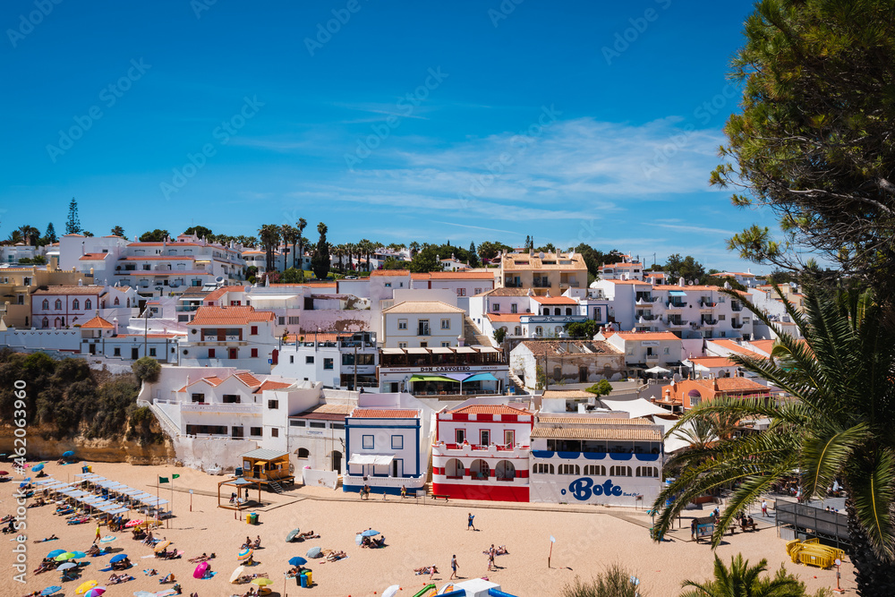 Obraz premium village of white houses on the coast