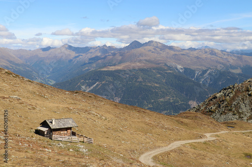 Karnischer H  henweg in den Alpen