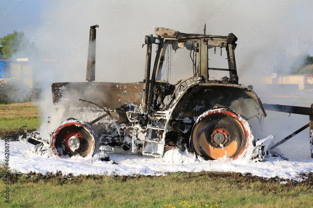Fototapeta premium Traktor-Brand