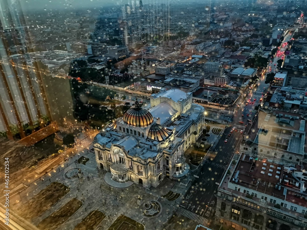 Fototapeta premium Increíbles vistas de la ciudad de México por la noche.