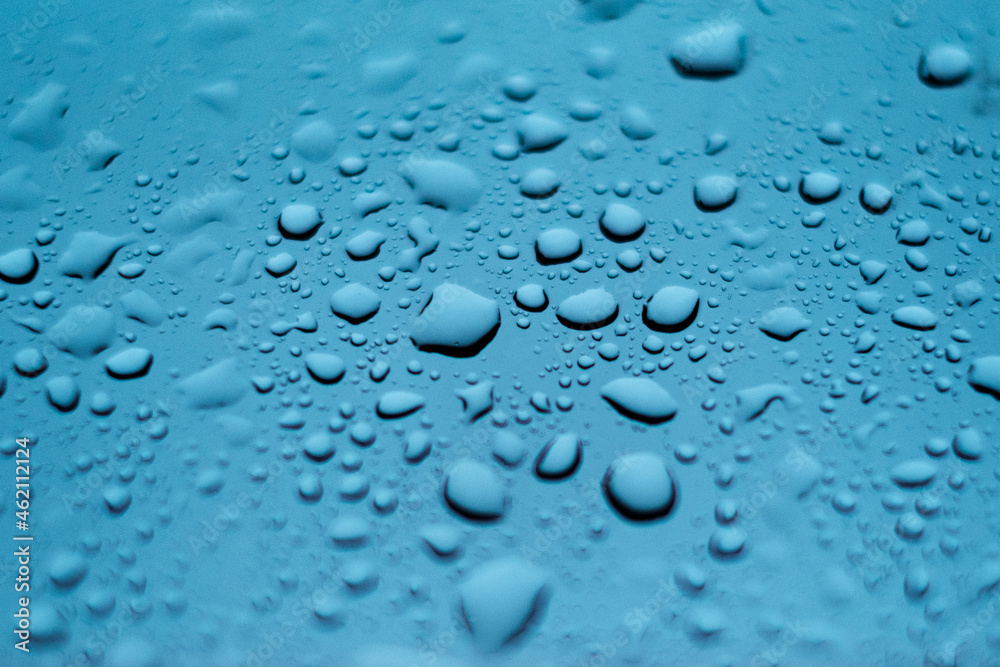 ガラスについた青い水滴 Blue water droplets on the glass ガラスについた青い水滴 Blue water droplets on the glass