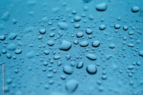 ガラスについた青い水滴 Blue water droplets on the glass