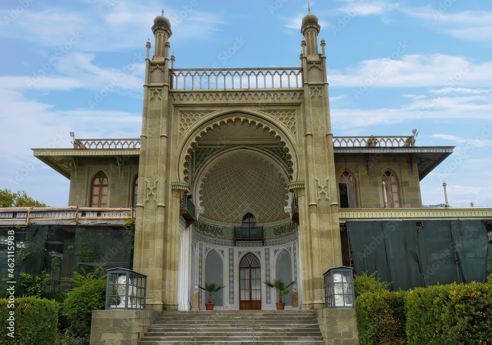Obraz premium Ancient Vorontsov Palace in Alupka, Crimea on a summer sunny day. The main portal 