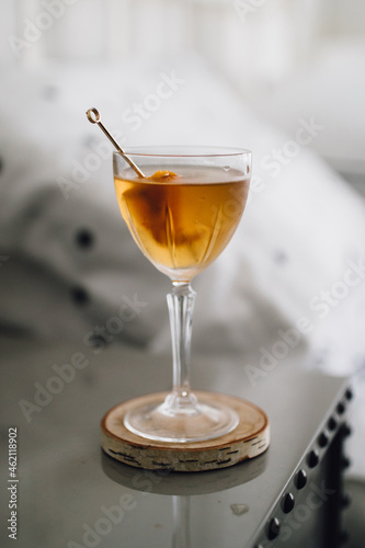 Фотография Martinez barrel aged gin cocktail happy hour