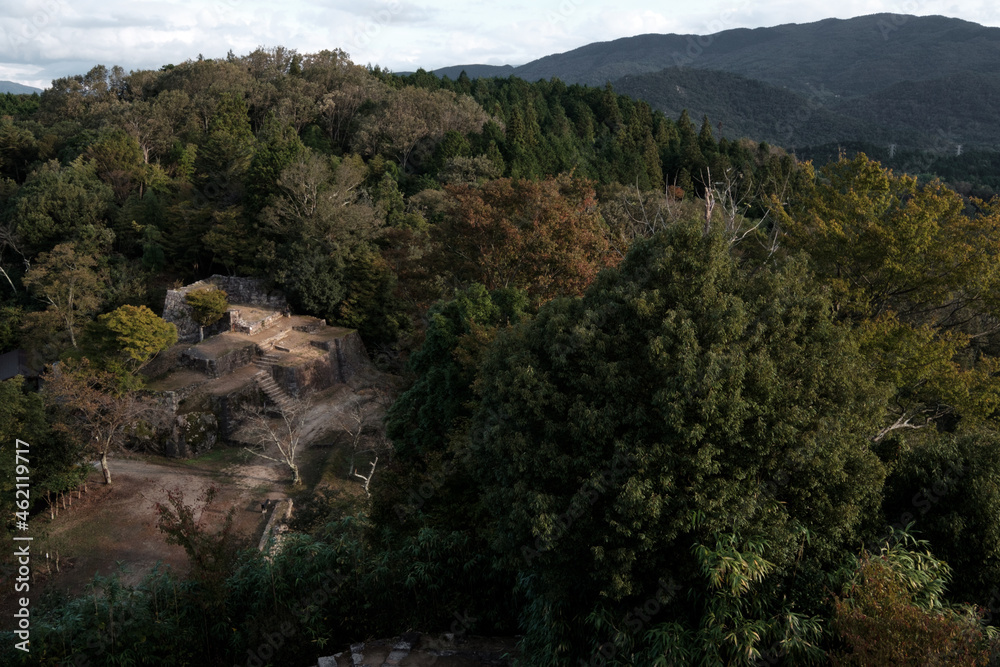 山の中の遺跡 Ruins in the mountains