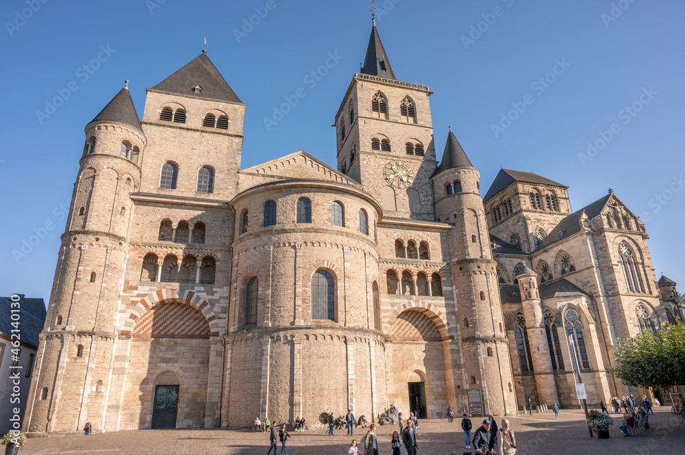 Trier, Die Hohe Domkirche St. Peter zu Trier ist die älteste Bischofskirche Deutschlands und die Mutterkirche des Bistums Trier