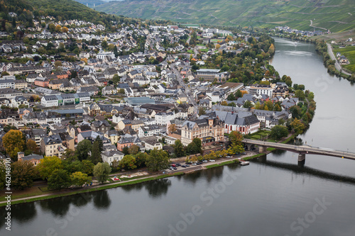 Townscape with the Moselle river, Bernkastel-Kues, Moselle valley, Rhineland-Palatinate, Germany, Europe © Reise-und Naturfoto