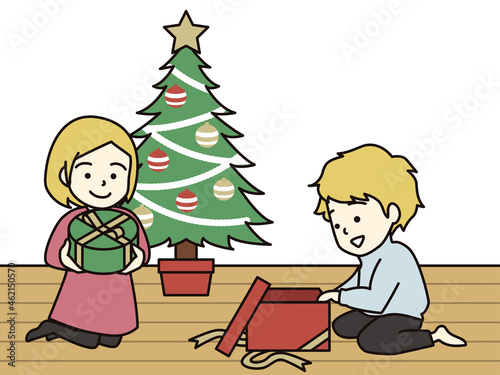 クリスマスプレゼントをもらう金髪の男の子と女の子