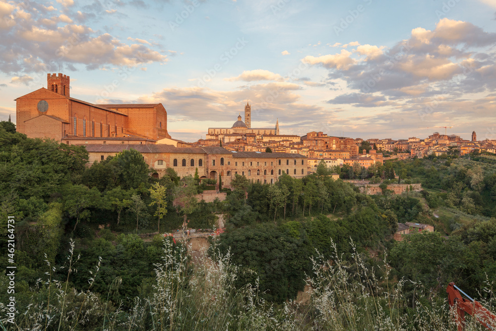 Siena. Veduta della Basilica di San Domenico verso il Duomo al tramonto